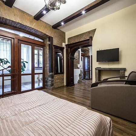 Vip Castle Apartmens Лвив Екстериор снимка