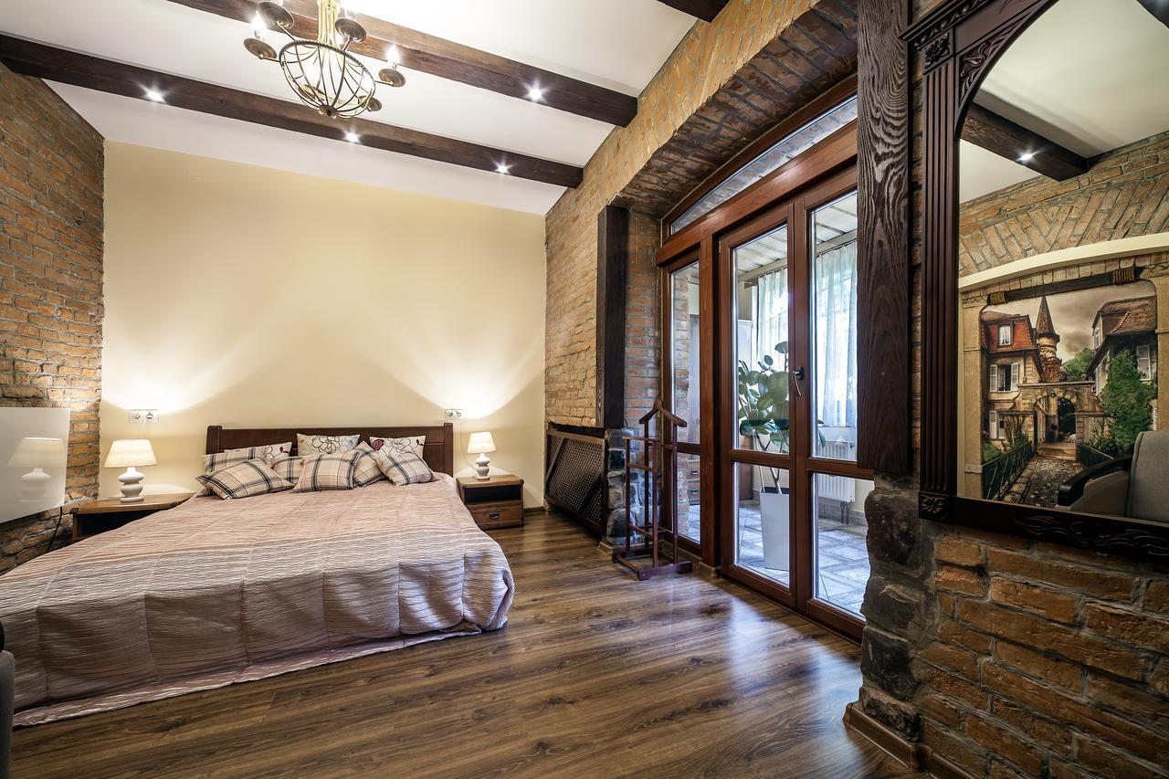 Vip Castle Apartmens Лвив Екстериор снимка
